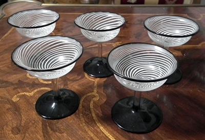 Skleničky - tvar Sutnar (?).