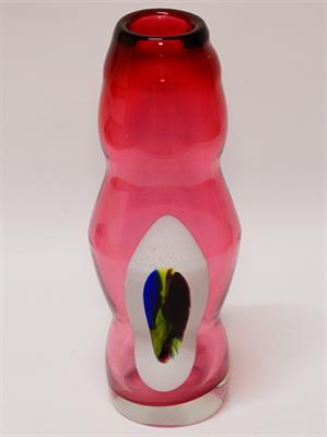 Solitérní váza z rubínového hutního skla - Josef HOSPODKA