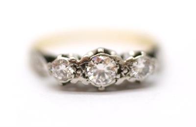 Zlatý prsten s diamanty