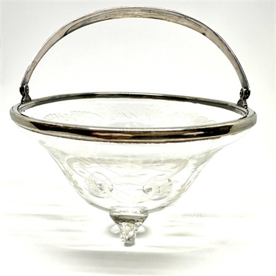 Miska s ručním výbrusem a stříbrnou rukojetí