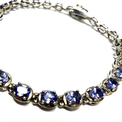 Stříbrný náramek s tanzanity