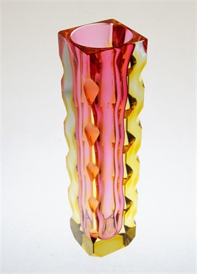 Ambrová váza s rubínovým jádrem Oldřich LIPSKÝ sklo Exbor