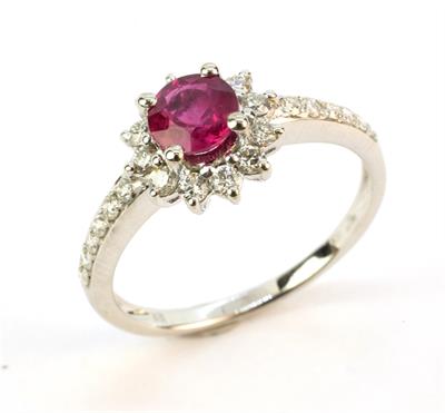 Zlatý prsten s rubínem a brilianty