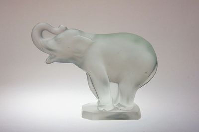 Slon se zdviženým chobotem, firma Curt SCHLEVOGT - Ingrid