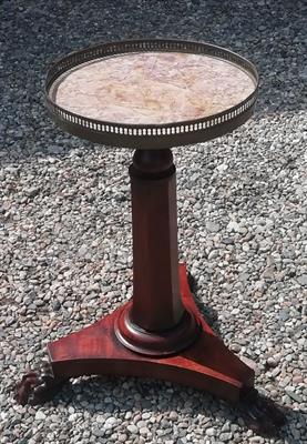 Stolek s mramorovou deskou