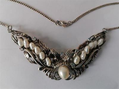 Stříbrný náhrdelník s perlami