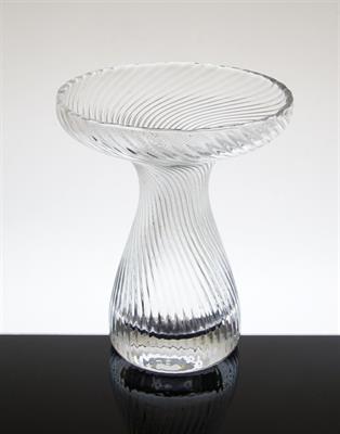 Váza s optickým dekorem Jan GABRHEL sklárna Chlum u Třeboně