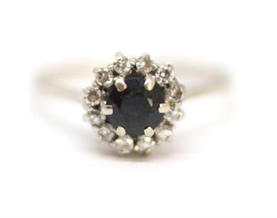 Zlatý prsten s diamanty a safírem