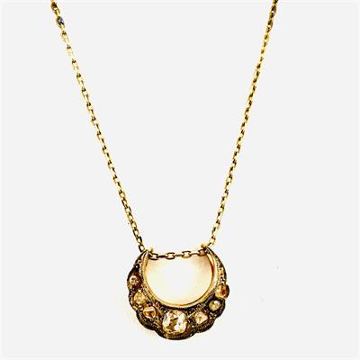 Originální zlatý náhrdelník s diamantovými routami