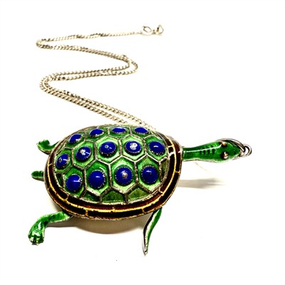 Stříbrný náhrdelník se smaltovým závěsem