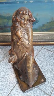 Secesní plastika ženy - český autor