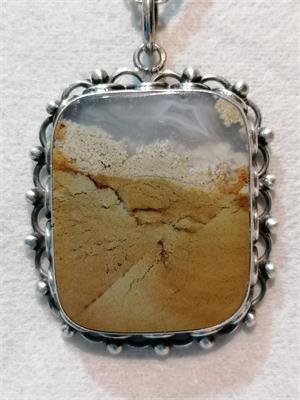 Stříbrný náhrdelník s achátem