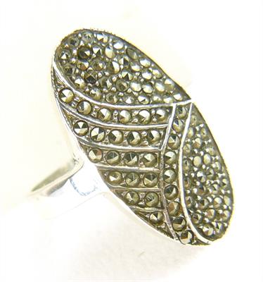 Stříbrný prsten s markazity