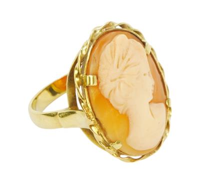 Zlatý prsten s kamejí