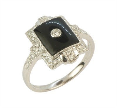 Zlatý prsten s onyxem a brilianty