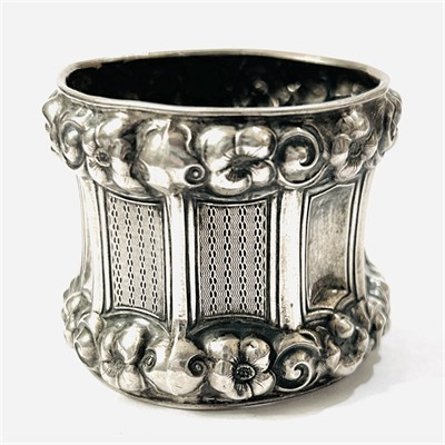 Stříbrný biedermeierový kroužek na ubrousky