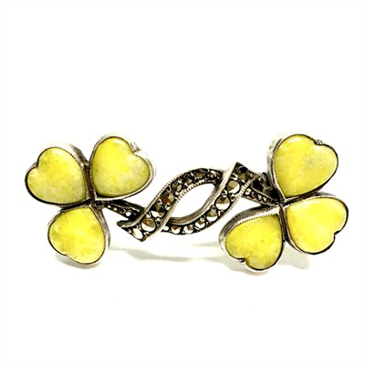 Stříbrná brož s lizarditem a markazity - trojlístky