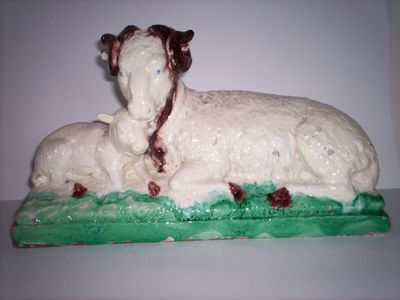 plastika berana s jehňátkem, pálená hlína