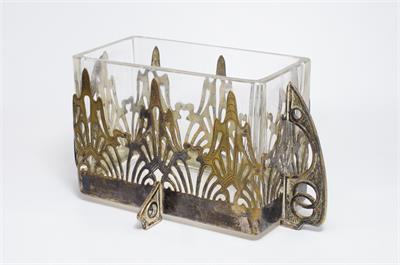 Secesní žardiniéra, broušené sklo a stříbřená kovová montáž