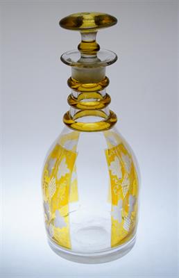 Biedermeier karafa, rytá ambrová lazura - motiv vinné révy