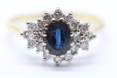 Zlatý prsten s diamanty a safírem