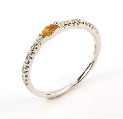 Zlatý prsten se safírem a briliantky