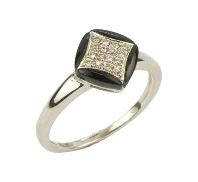 Zlatý prsten s onyxem a brilianty