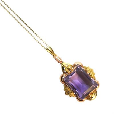 Zlatý náhrdelník s ametystem