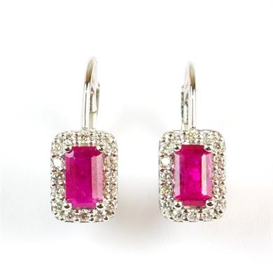 Zlaté náušnice s diamanty a rubíny