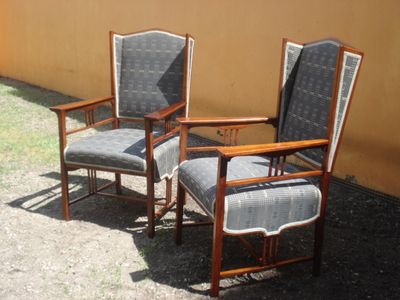 2 kubistická křesla