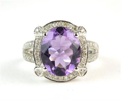Zlatý prsten s ametystem a brilianty