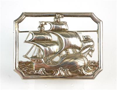 Stříbrná brož "Mořský koráb"