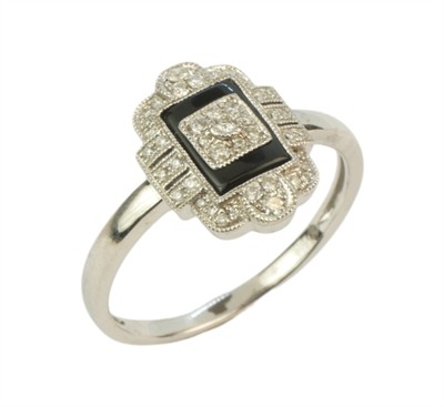 Zlatý prsten s onyxem a brilianty