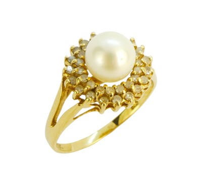 Zlatý prsten s perlou a diamanty