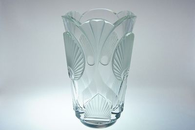 Luxusní broušená ART - DECO váza z masivního čirého skla, Rudolf HLOUŠEK