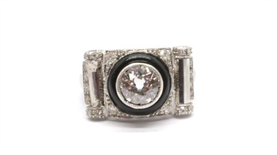Platinový prsten s diamanty a onyxem Art Deco