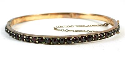 Granátový náramek