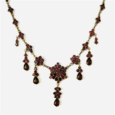 Starožitný náhrdelník s českými granáty a almandiny