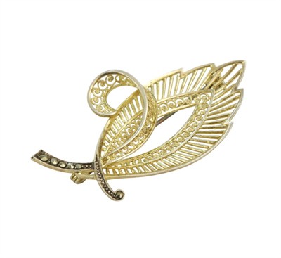 Stříbrná brož s markazity