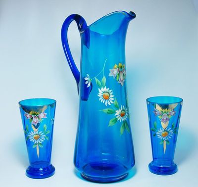 Secesní nápojová souprava s dekorem zvonků, kobaltová modř