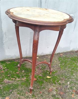 Stolek s mramorem