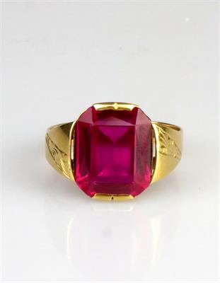 Zlatý prsten se syntetickým rubínem