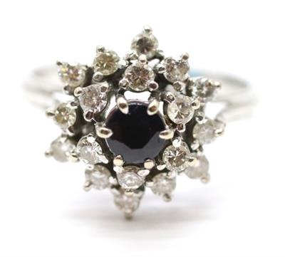 Zlatý prsten s diamanty a safírem