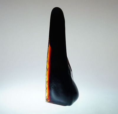 Granátový rubín  tavený objekt - váza na jeden květ