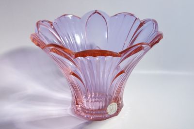 ART - DECO váza ve tvaru květu, alexandritové sklo, pův. nálepka