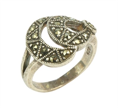 Stříbrný prsten s markazity