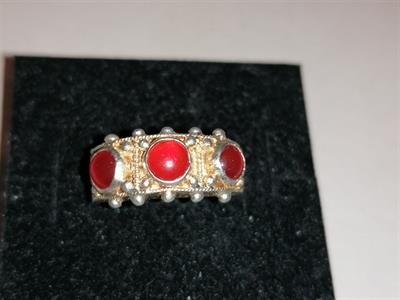 Stříbrný prsten s karneoly