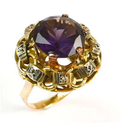 Zlatý prsten s korundem - alexandritem, sleva