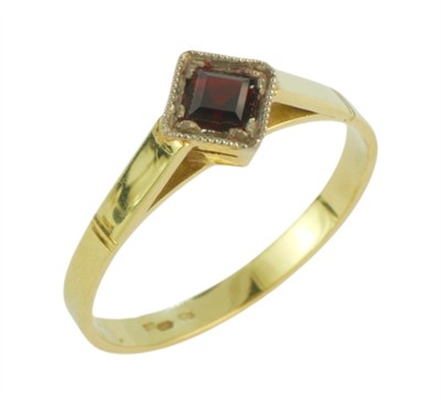Zlatý prsten s turmalínem