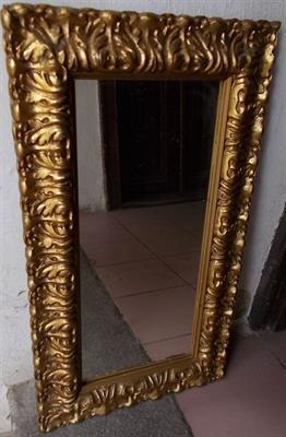 Zrcadlo malé se zdobeným plastickým rámem